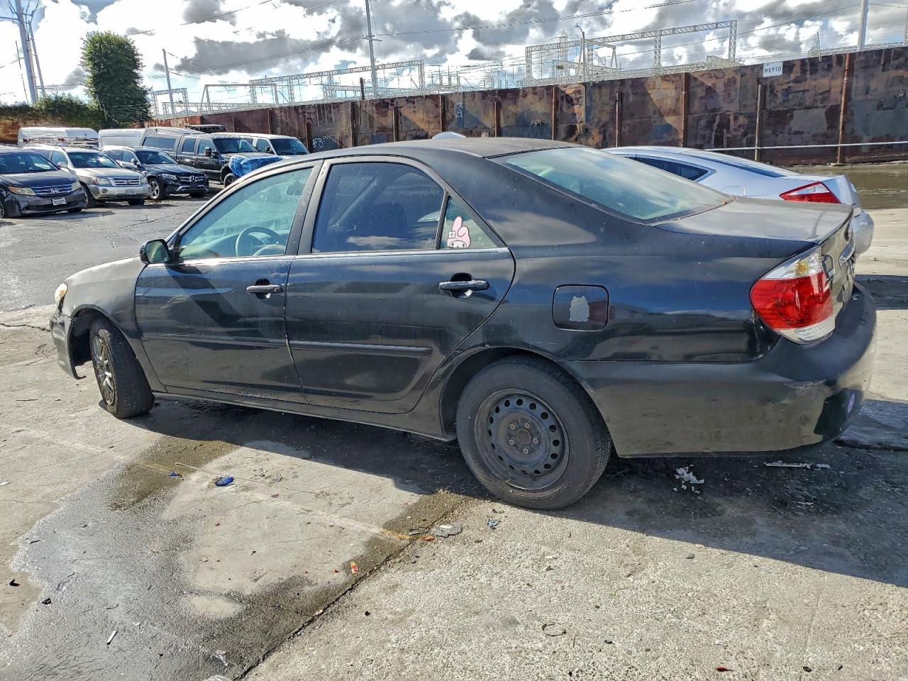 Toyota Camry Le Image 2