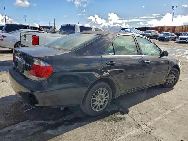 Toyota Camry Le Image 3