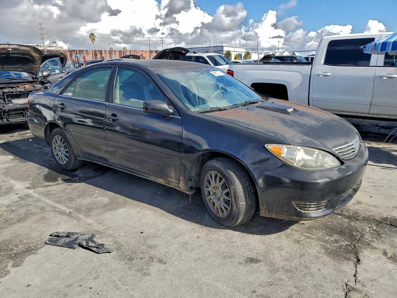 Toyota Camry Le Image 4