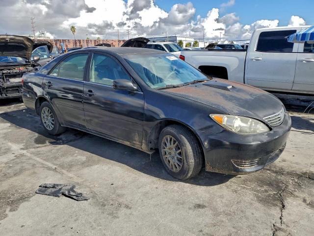 Toyota Camry Le Image 4