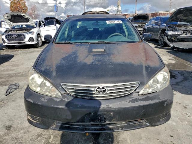 Toyota Camry Le Image 8