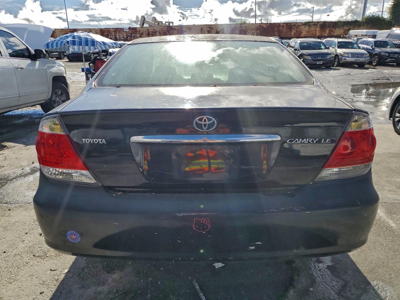 Toyota Camry Le Image 5