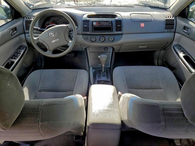 Toyota Camry Le Image 12