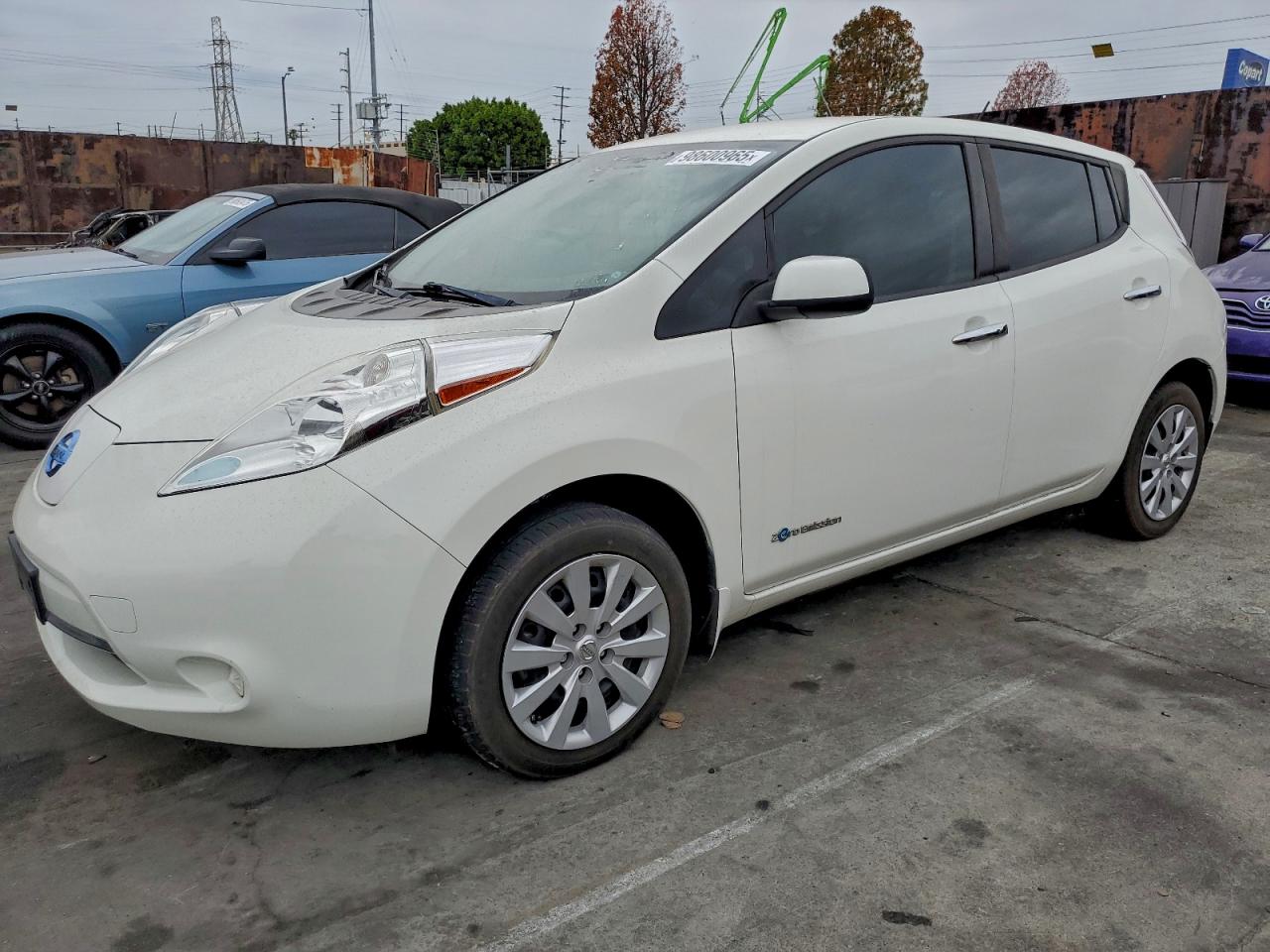 Nissan LEAF S Image 1