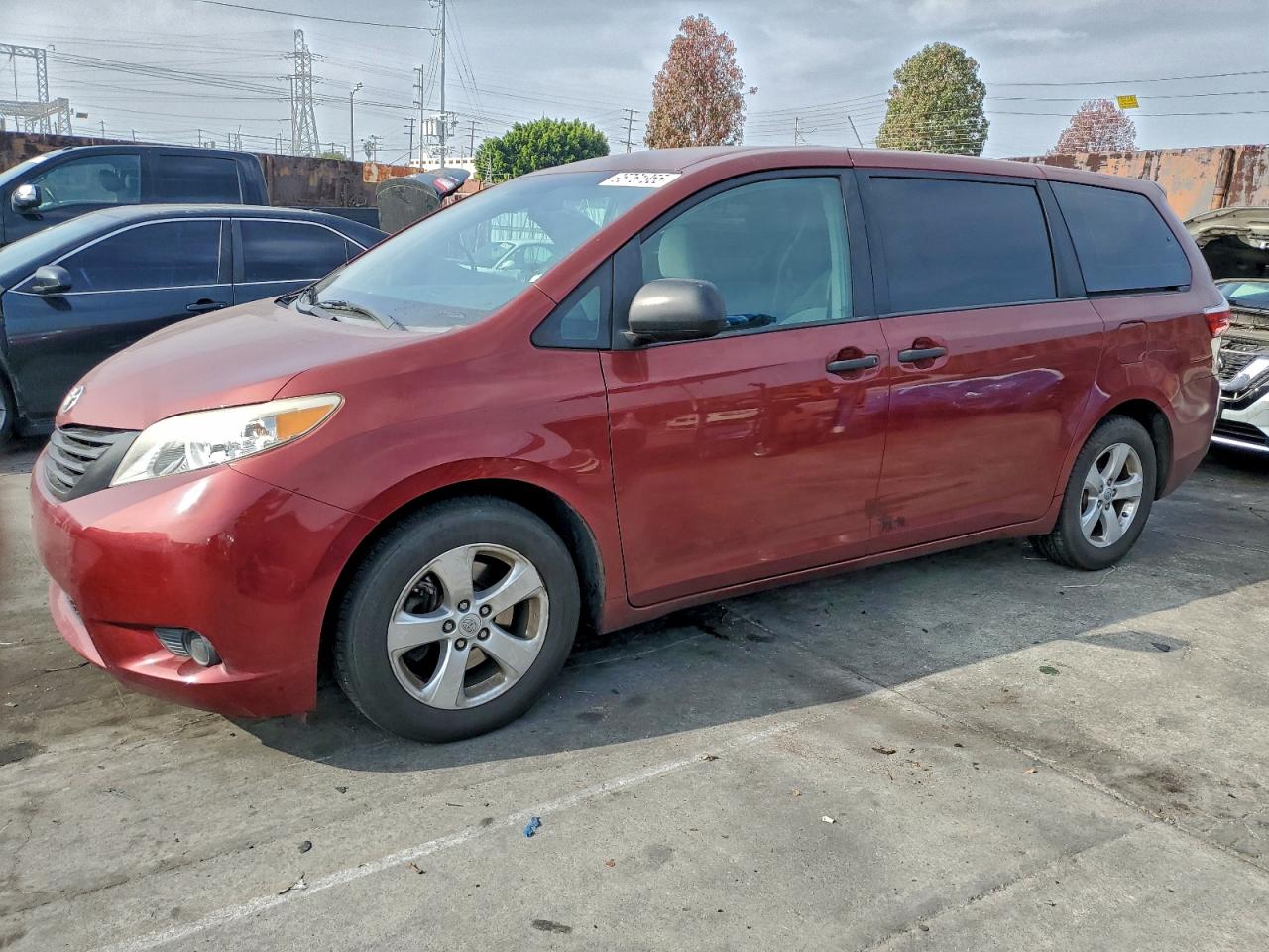 Toyota Sienna Image 1