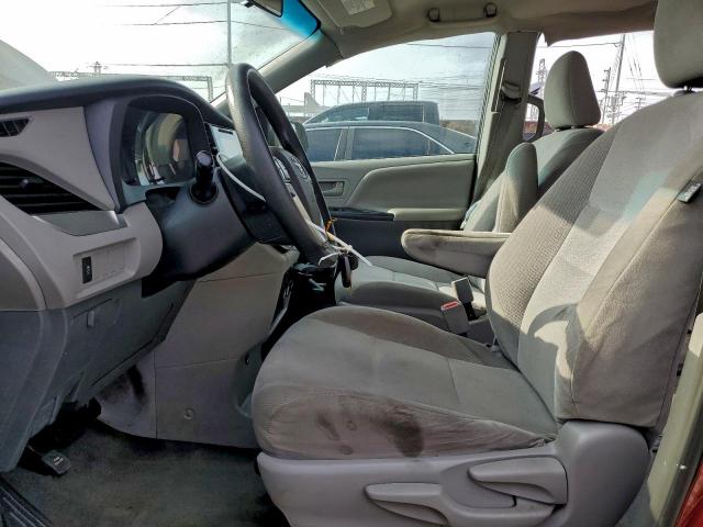Toyota Sienna Image 10