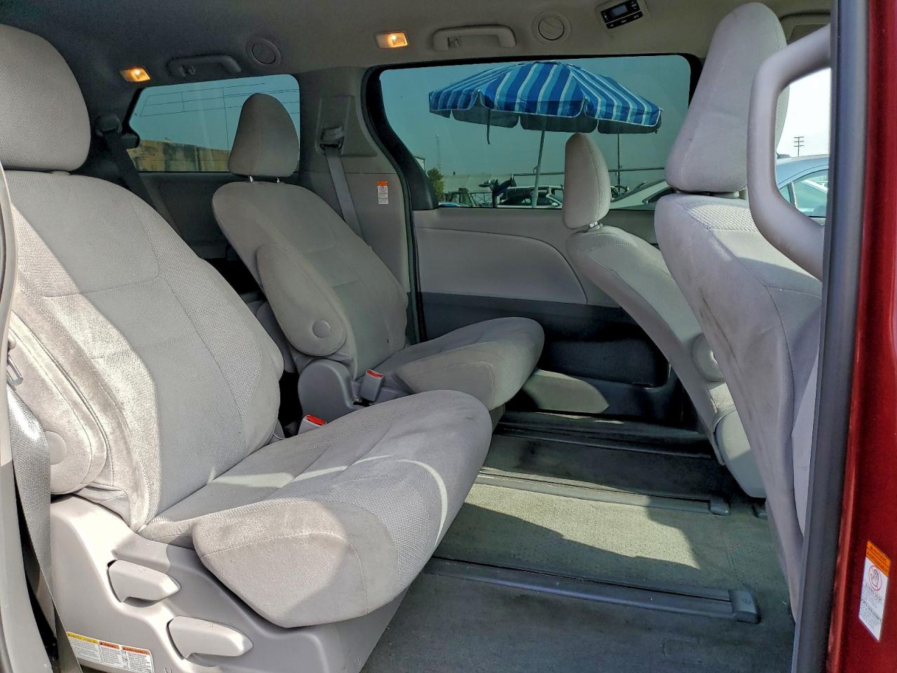 Toyota Sienna Image 9