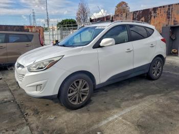  Salvage Hyundai TUCSON