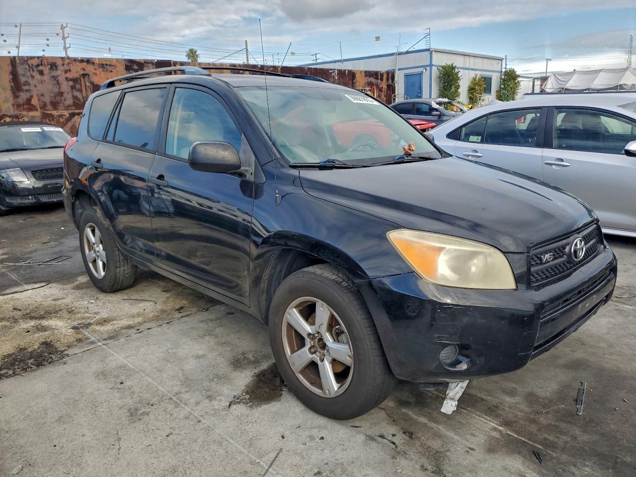 Toyota RAV4 Image 2
