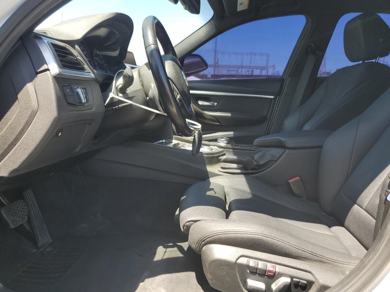 BMW 3 Series Image 11