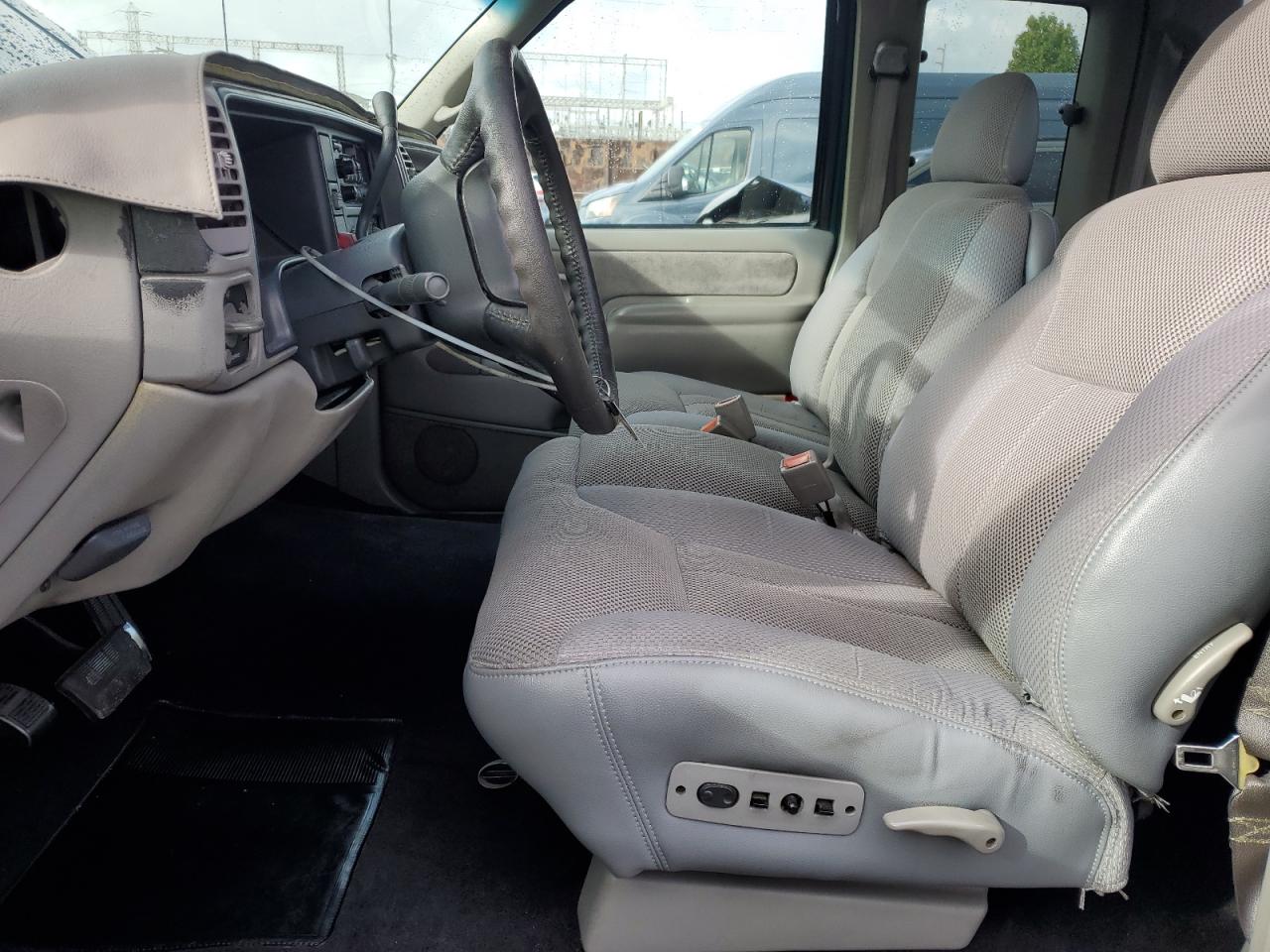 GMC Sierra C1500 Image 4