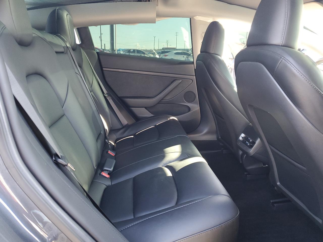 Tesla Model 3 Image 10