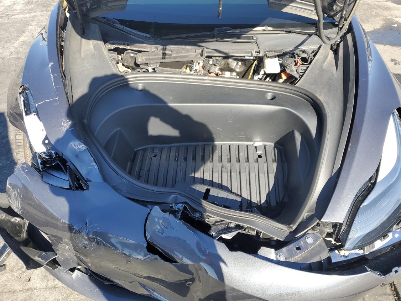 Tesla Model 3 Image 11