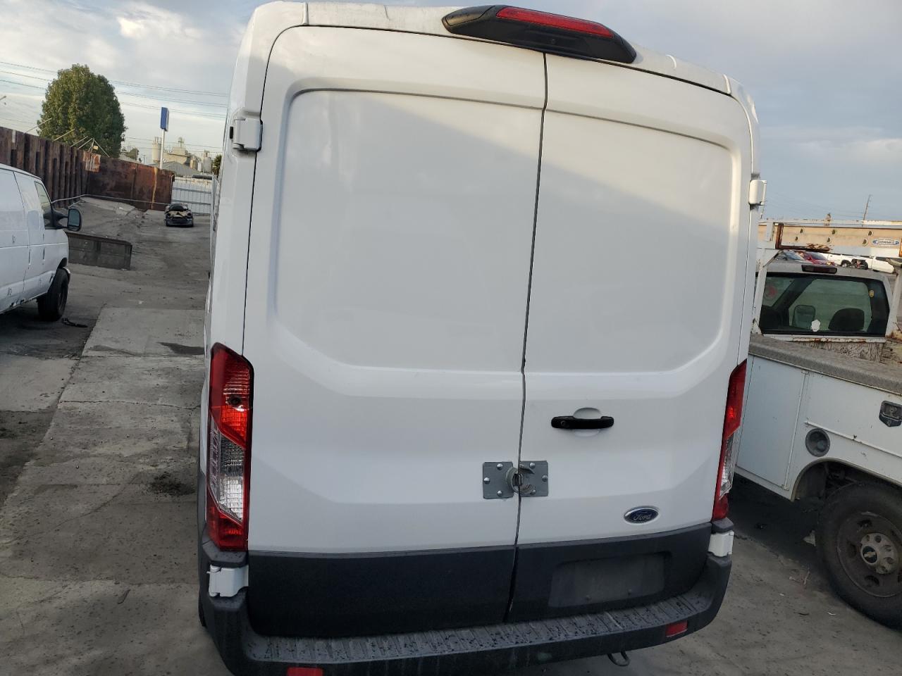 Ford Transit T-150 Image 5