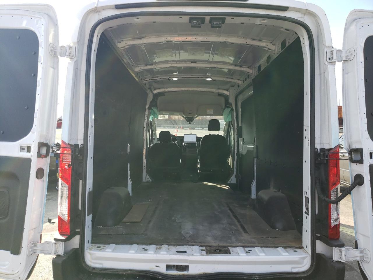 Ford Transit T-150 Image 9