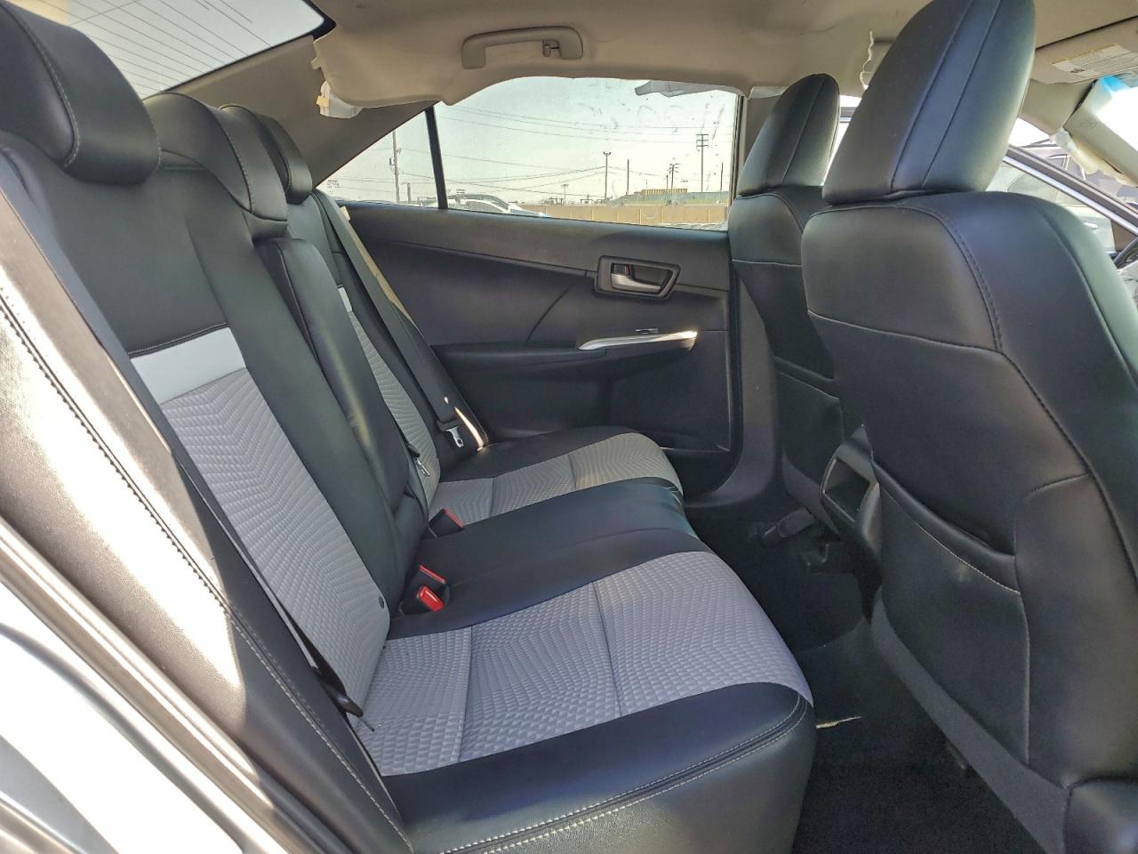 Toyota Camry L Image 7