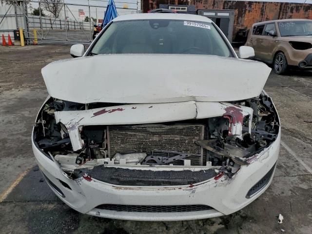 Volvo S60 T5 Image 2