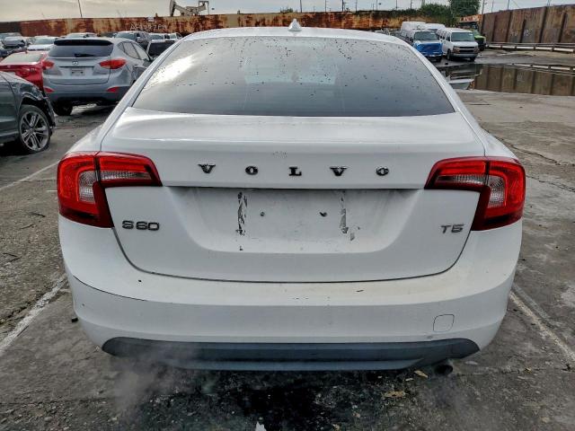 Volvo S60 T5 Image 4