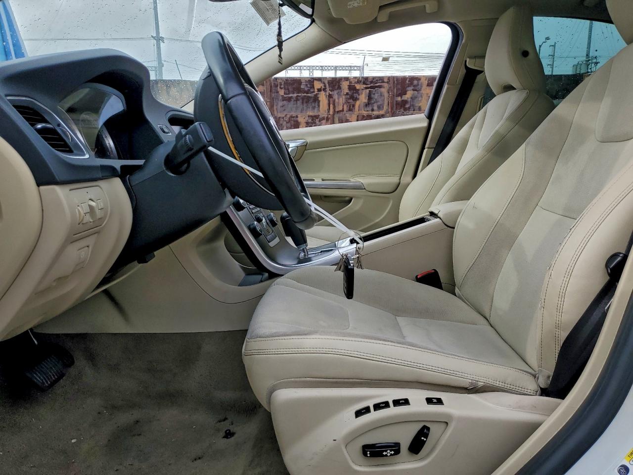 Volvo S60 T5 Image 7