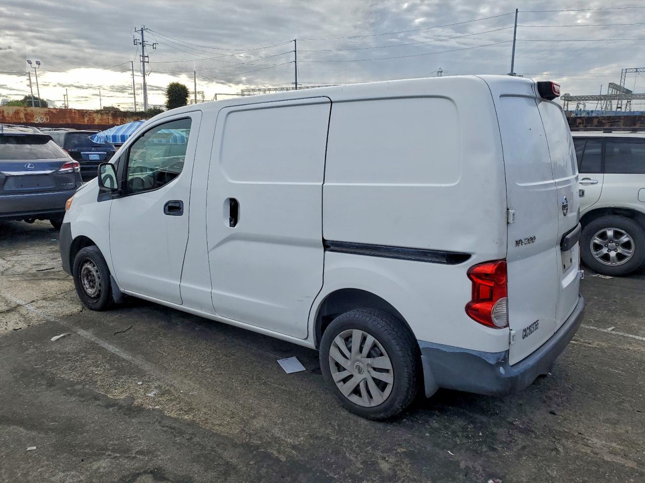 Nissan Nv 2.5s Image 11