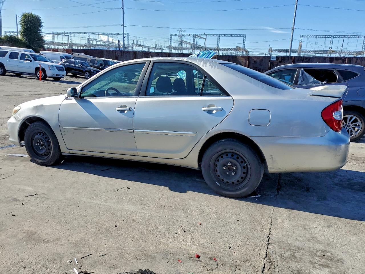 Toyota Camry Le Image 2