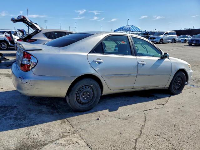 Toyota Camry Le Image 3