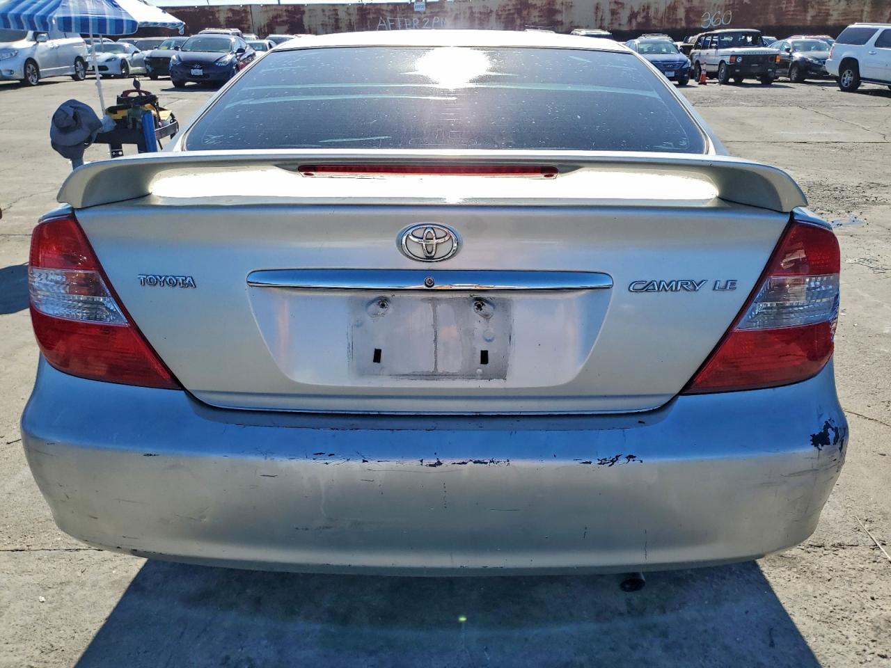 Toyota Camry Le Image 5