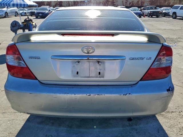 Toyota Camry Le Image 5