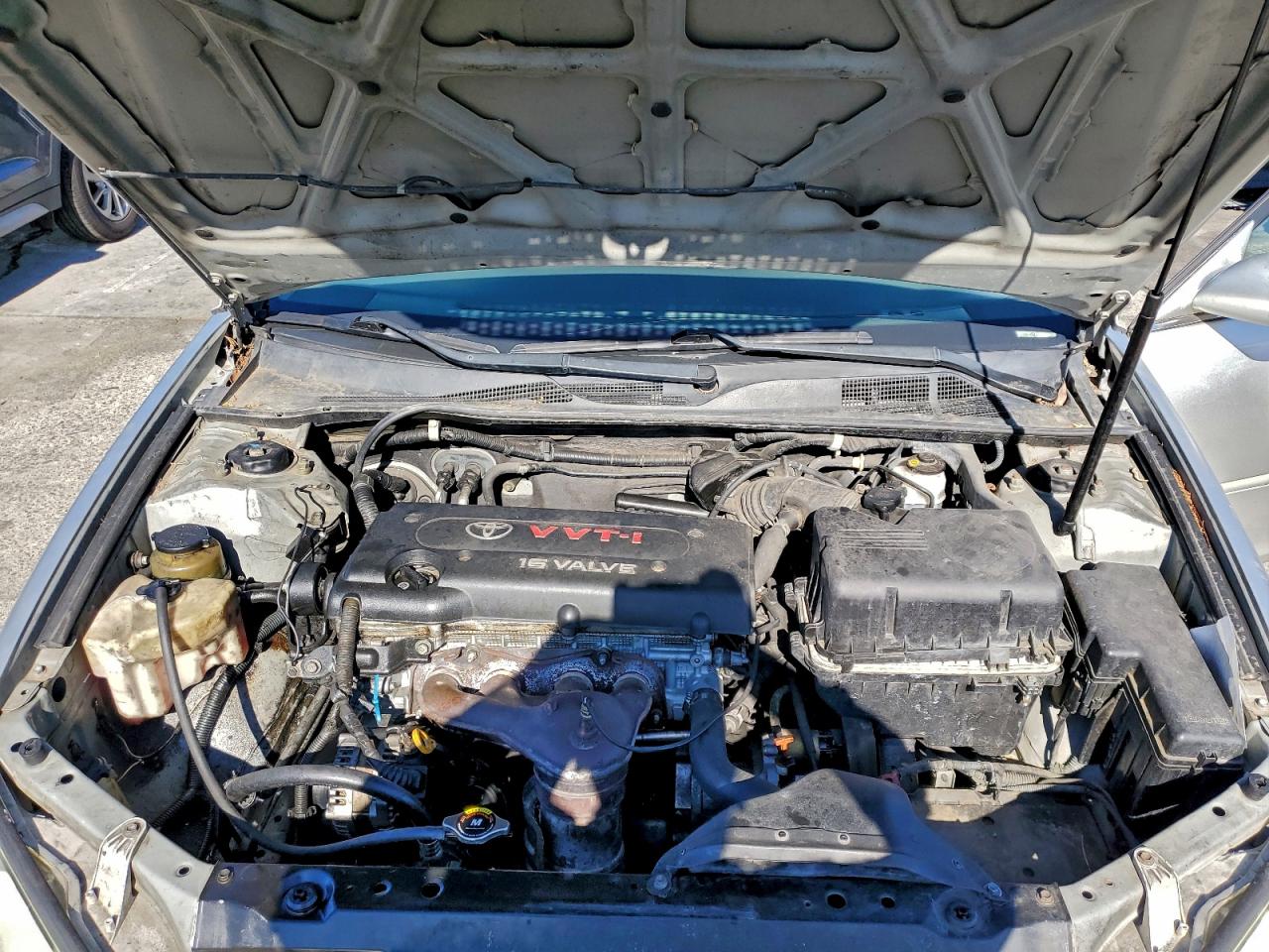 Toyota Camry Le Image 9