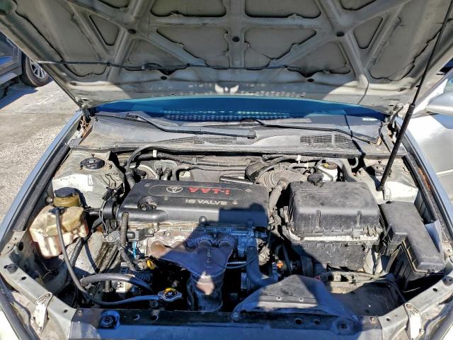 Toyota Camry Le Image 9