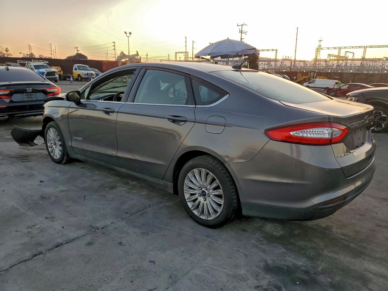 Ford Fusion S Hybrid Image 3