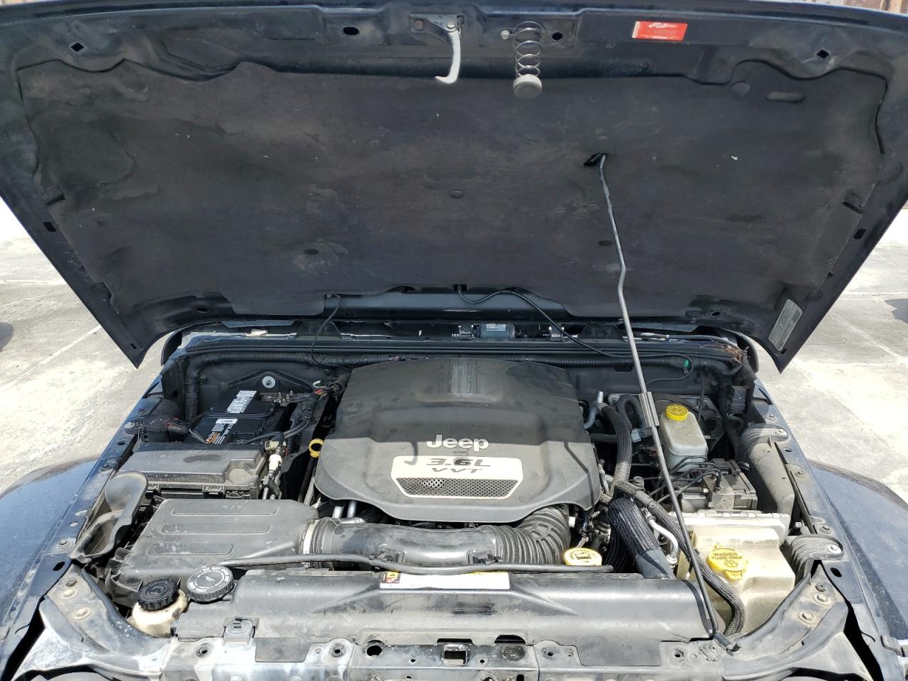 Jeep Wrangler Sahara Image 12