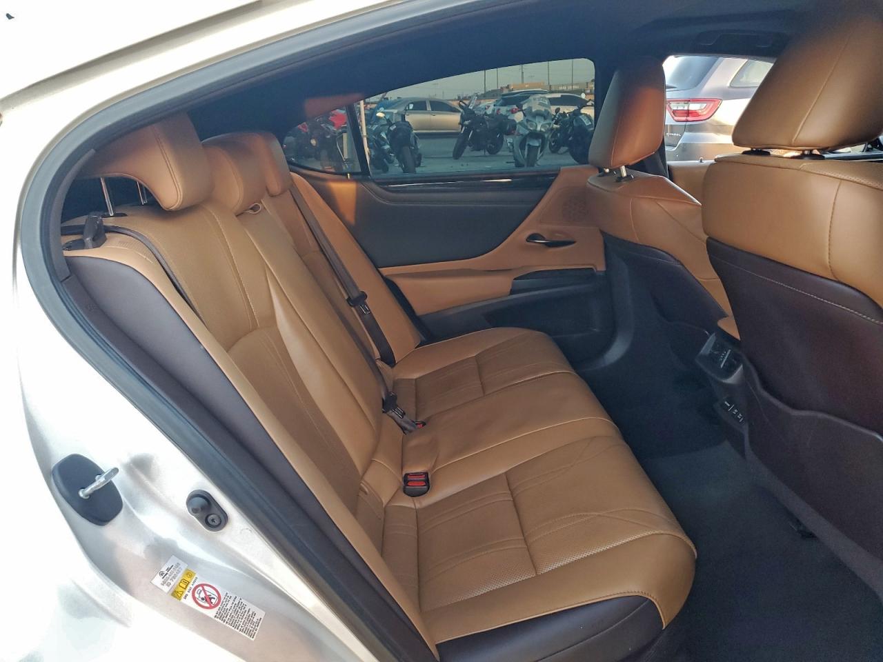 Lexus Es 300h Image 11