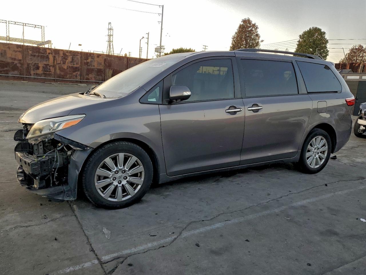Toyota Sienna Xle Image 1