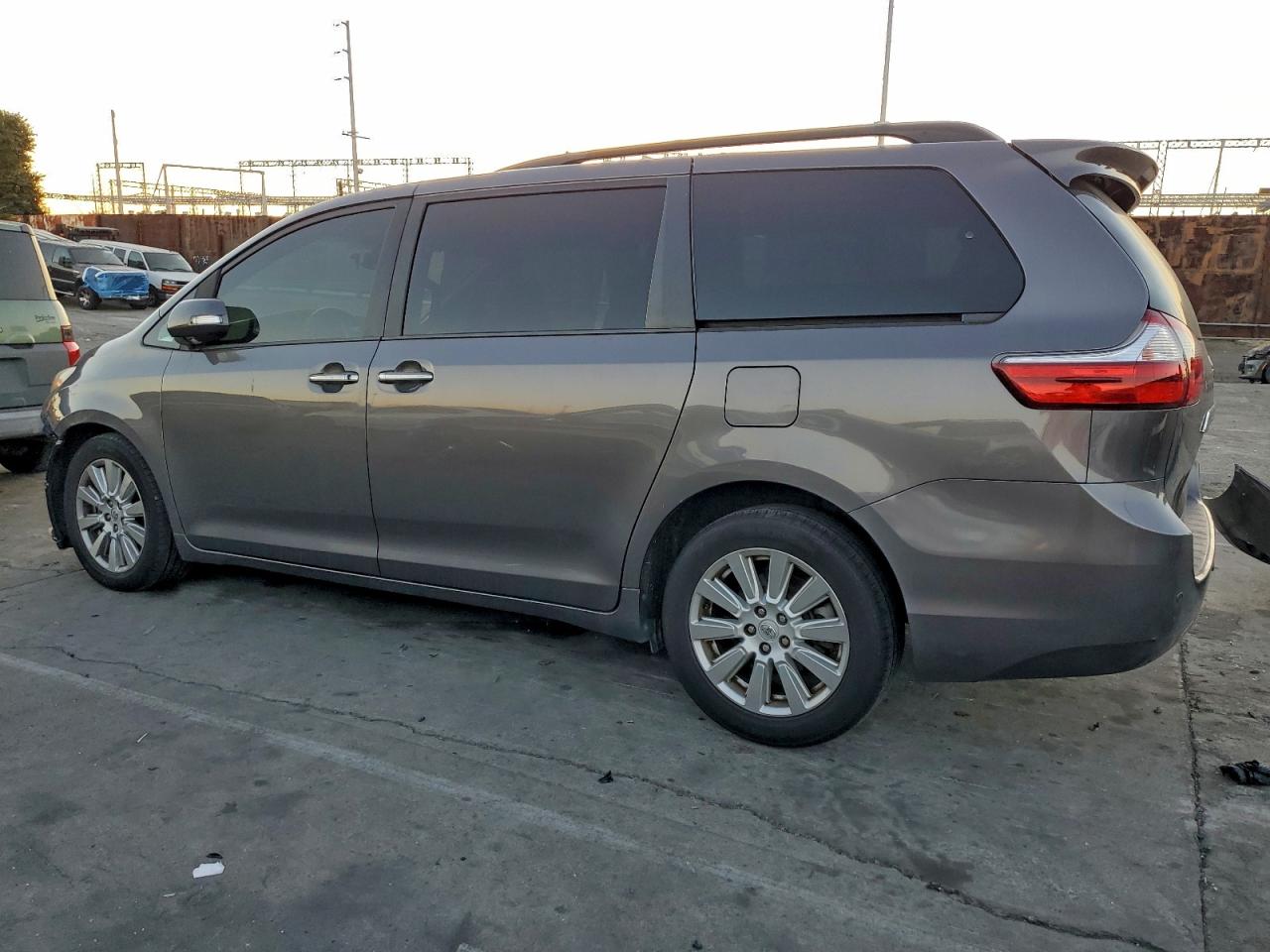 Toyota Sienna Xle Image 4