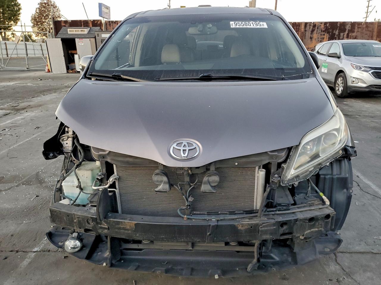Toyota Sienna Xle Image 6