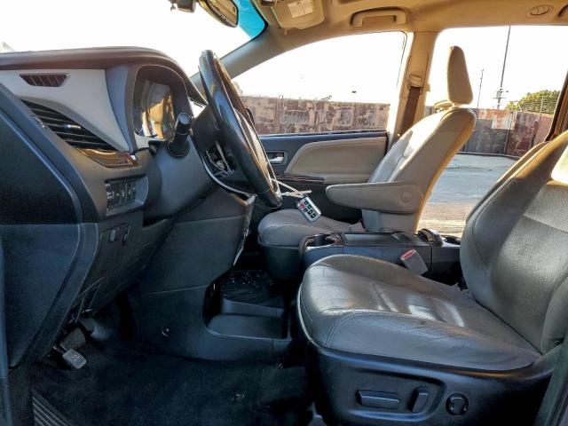 Toyota Sienna Xle Image 10