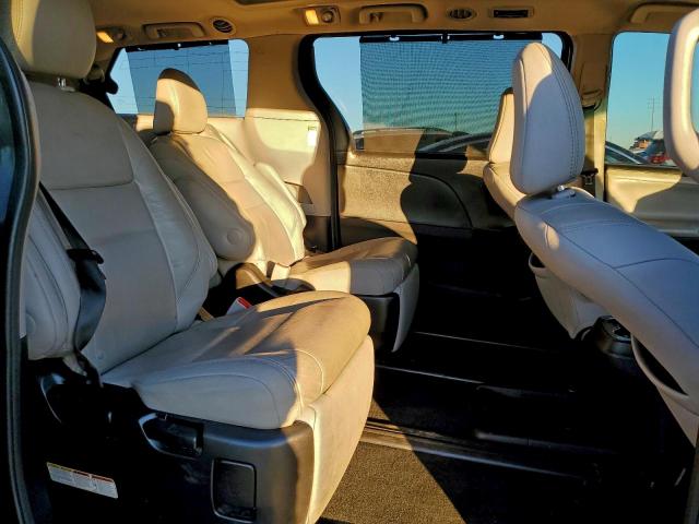 Toyota Sienna Xle Image 3