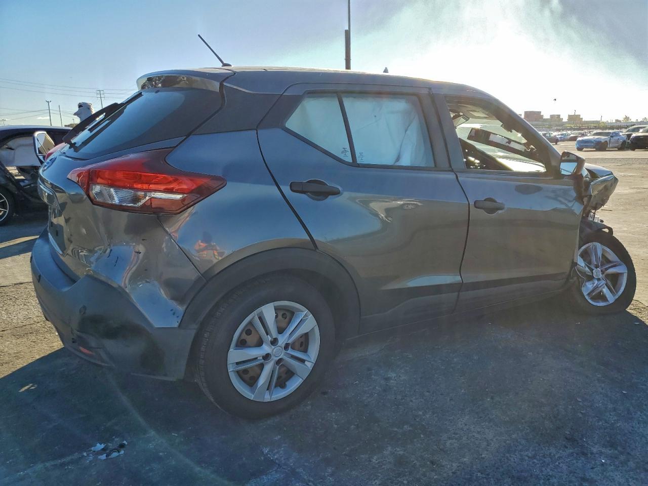 Nissan Kicks S Image 9