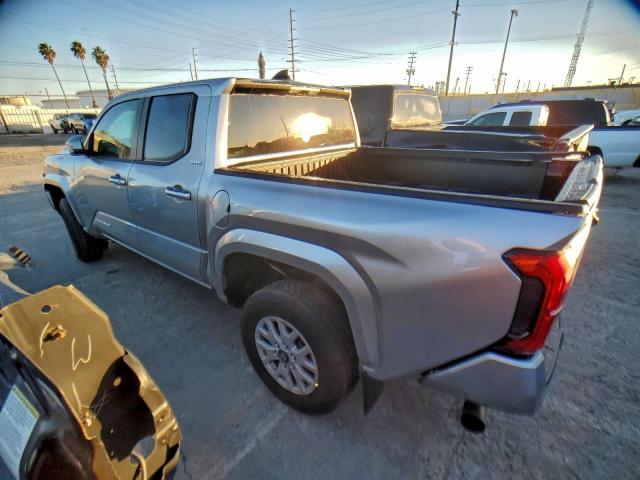 Toyota Tacoma Double Cab Image 2
