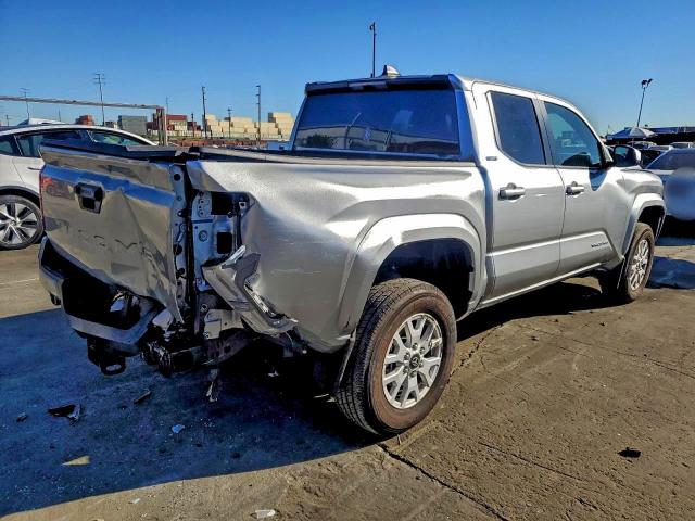 Toyota Tacoma Double Cab Image 4