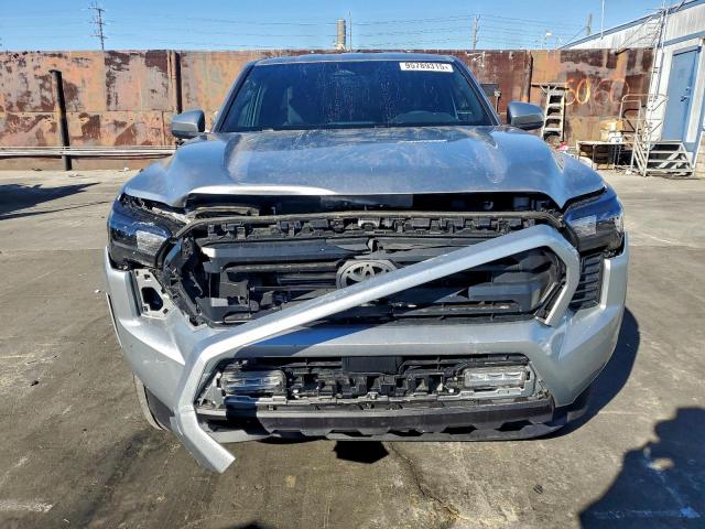 Toyota Tacoma Double Cab Image 9