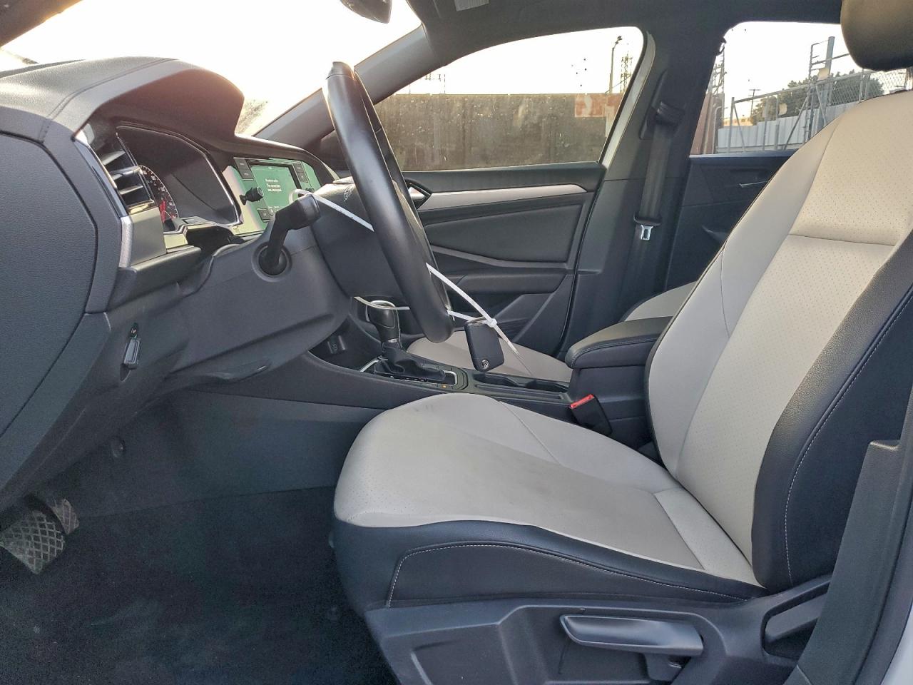 Volkswagen Jetta S Image 9