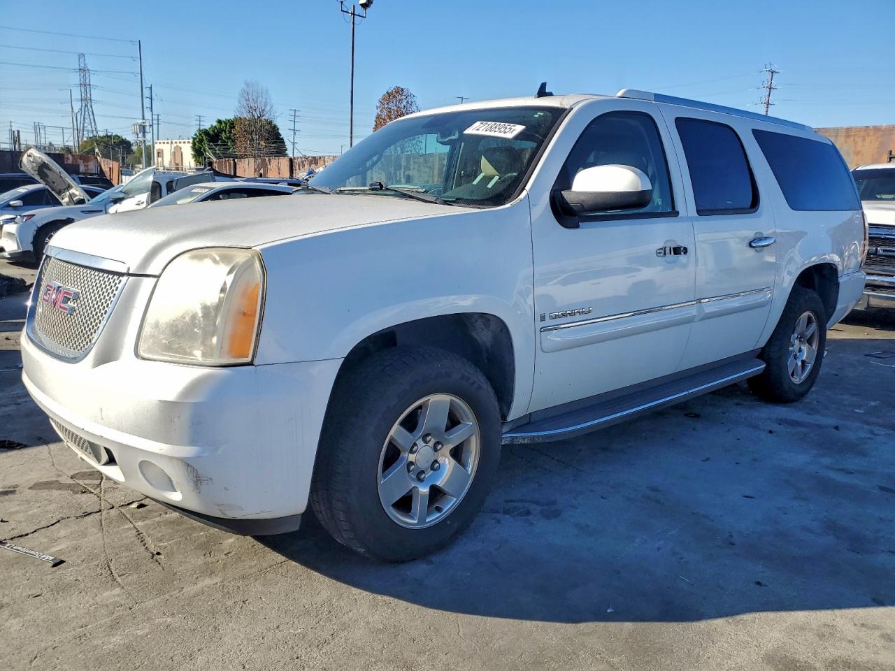 GMC Yukon Denali Image 1