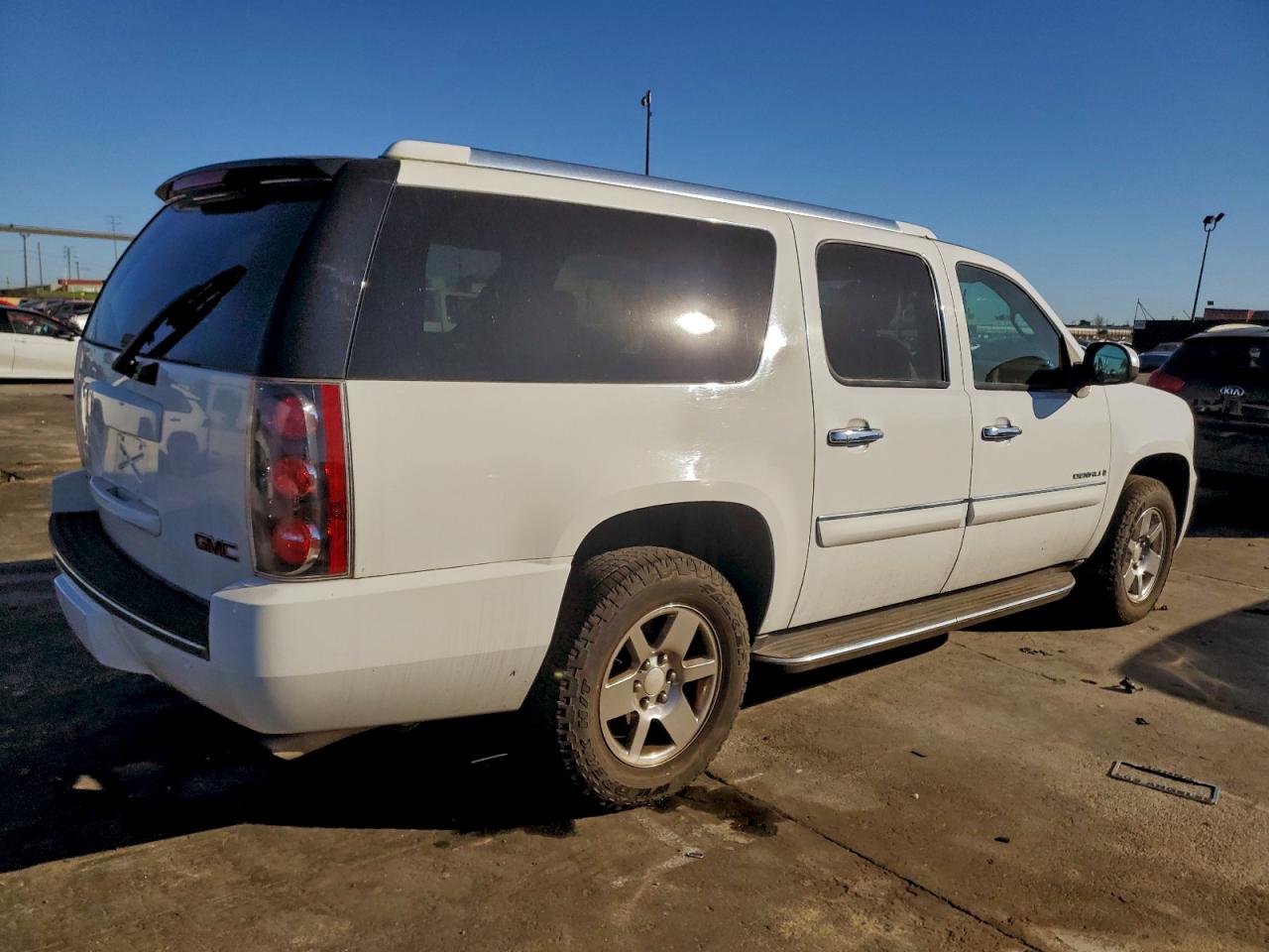 GMC Yukon Denali Image 2