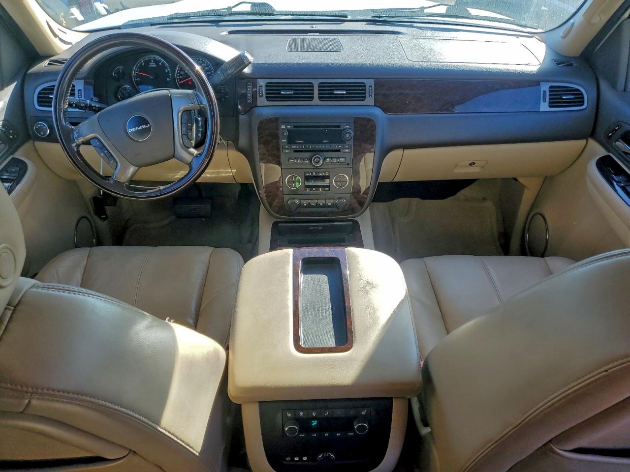 GMC Yukon Denali Image 8