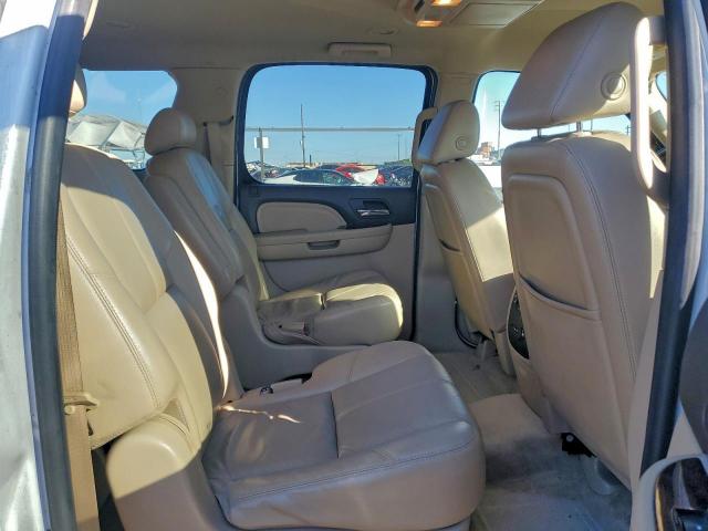 GMC Yukon Denali Image 10