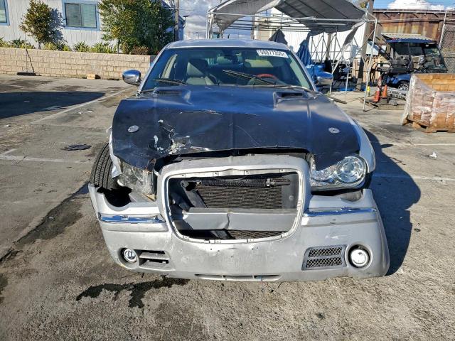 Chrysler 300 Image 4