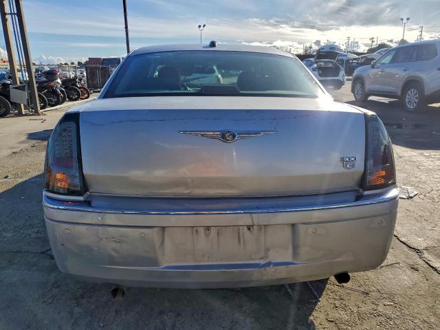 Chrysler 300 Image 5