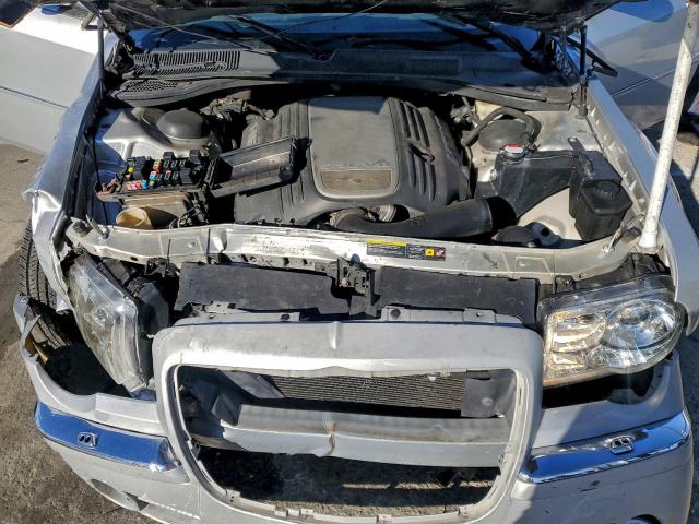 Chrysler 300 Image 8